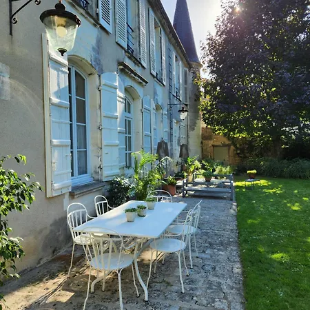 Logis Des Tourelles Apartment Cognac